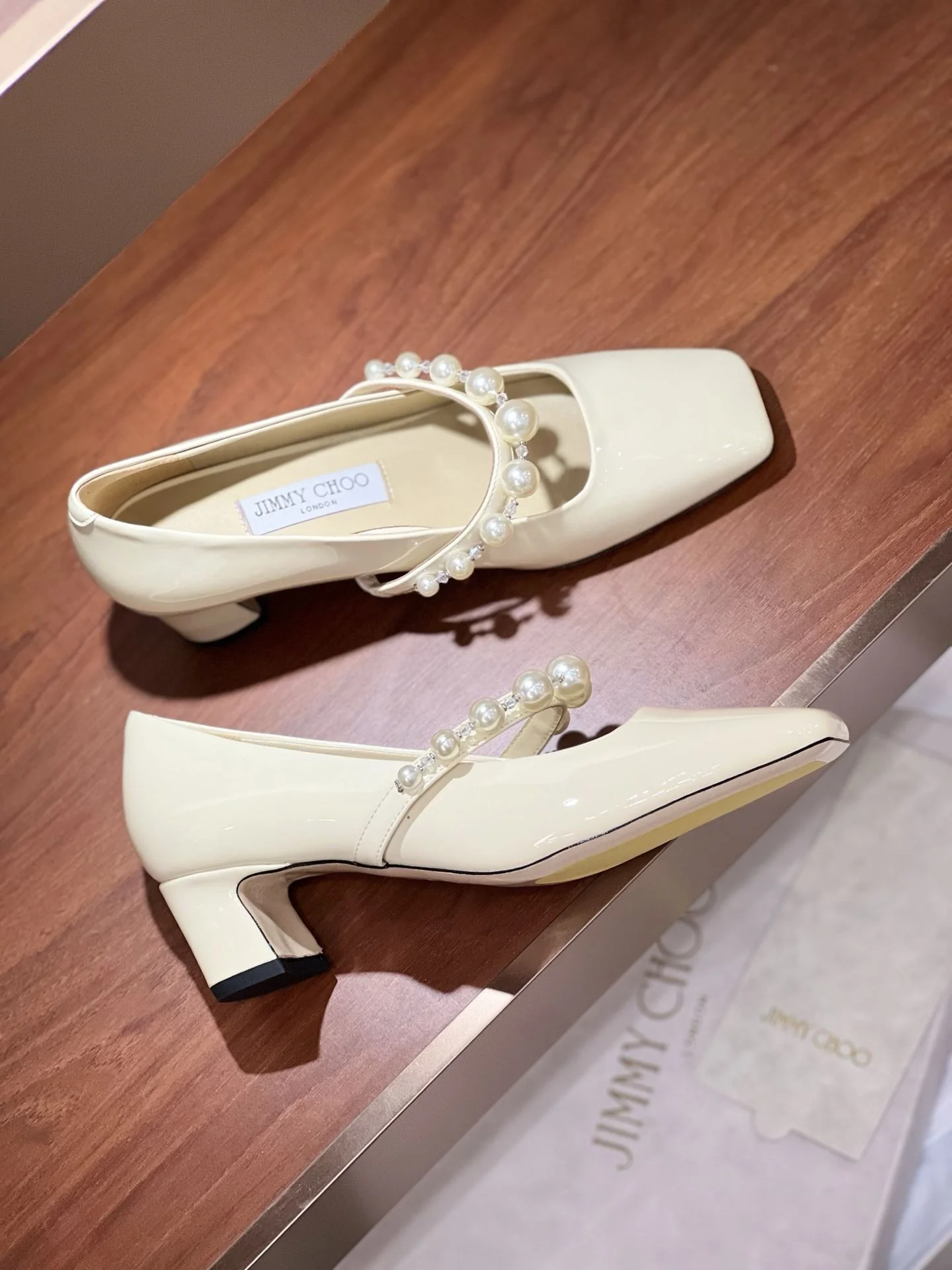 Compact Jimmy Choo Shoes 7924