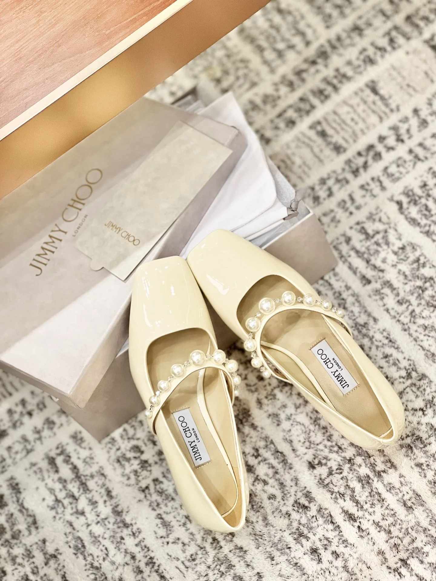 Compact Jimmy Choo Shoes 7924