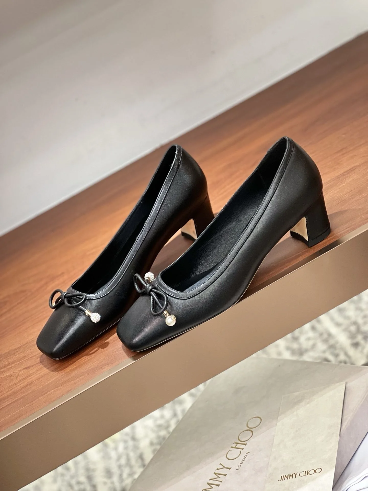 TimelessDesign Jimmy Choo Shoes 7898