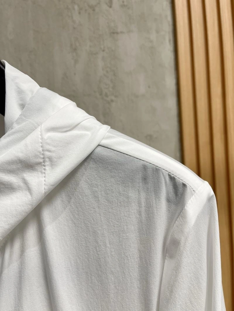 Minimalist Kiton Sunscreen Jacket 161689