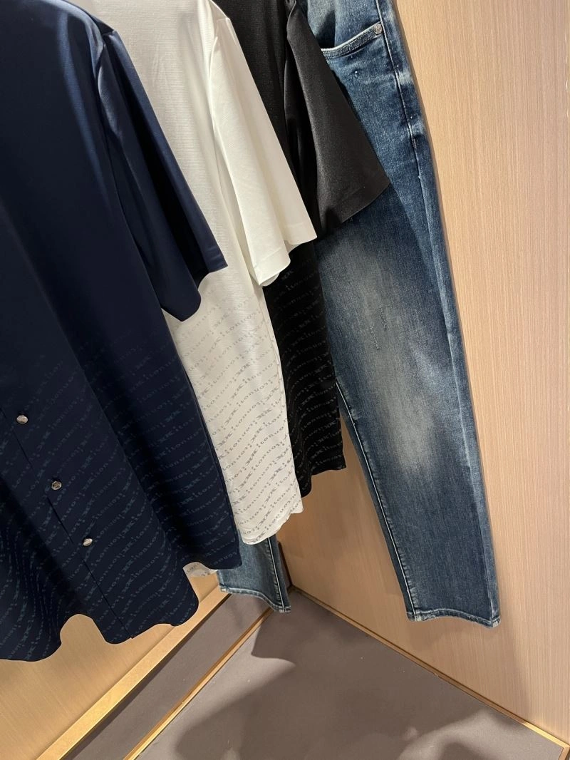 Kiton T-Shirts Youthful 161681