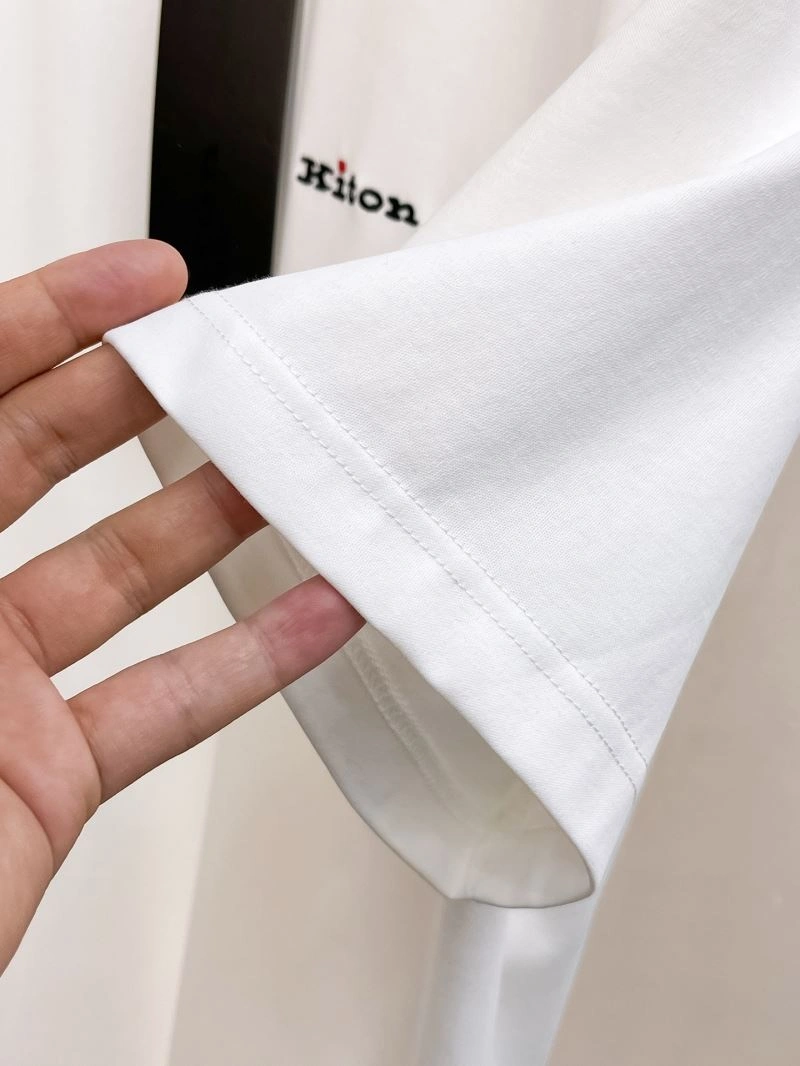 Kiton T-Shirts Minimalist 161661