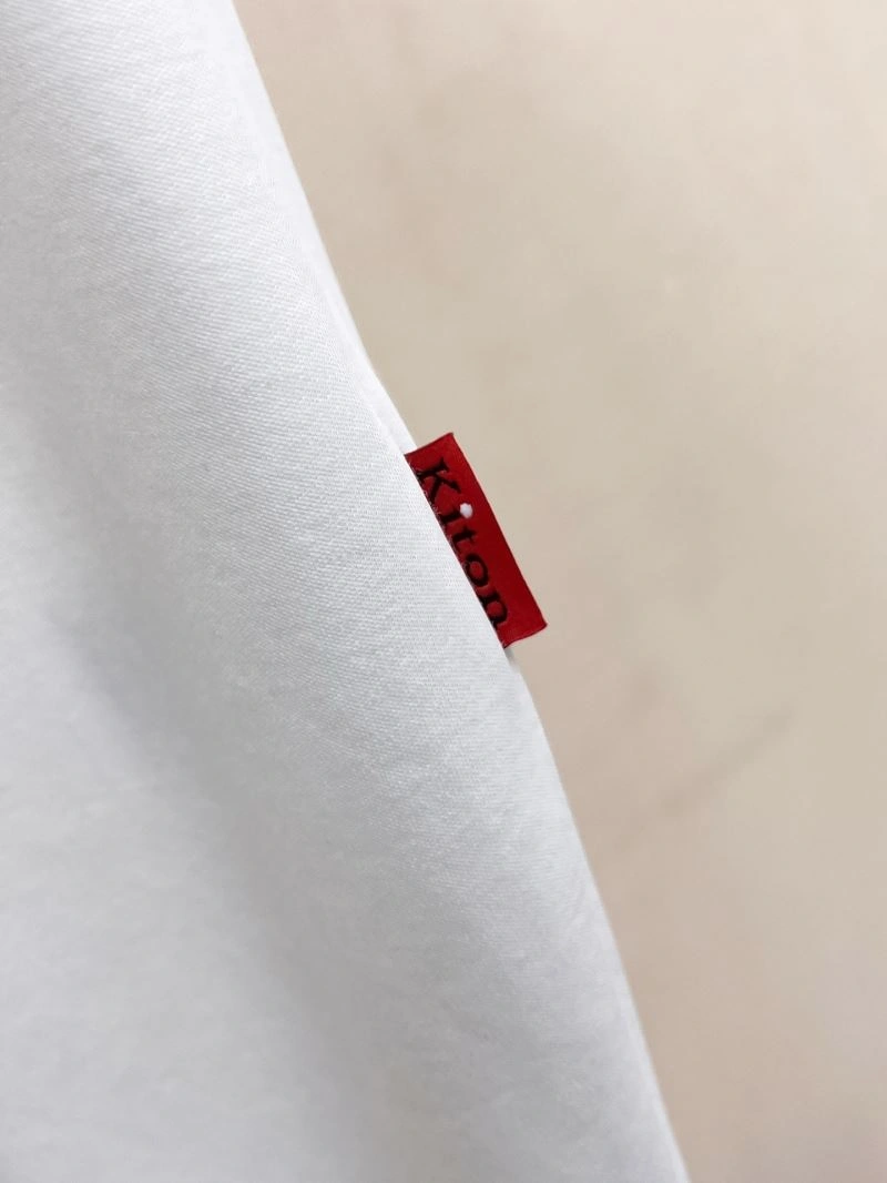Kiton T-Shirts Minimalist 161661