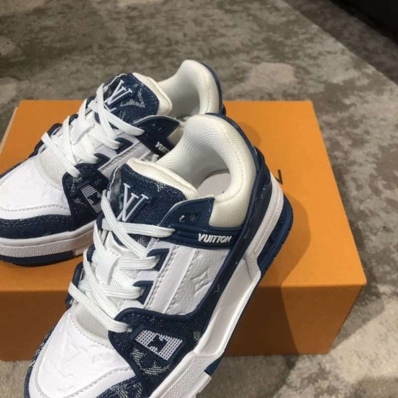 Resilient LOUIS VUITTON SHOES 30159