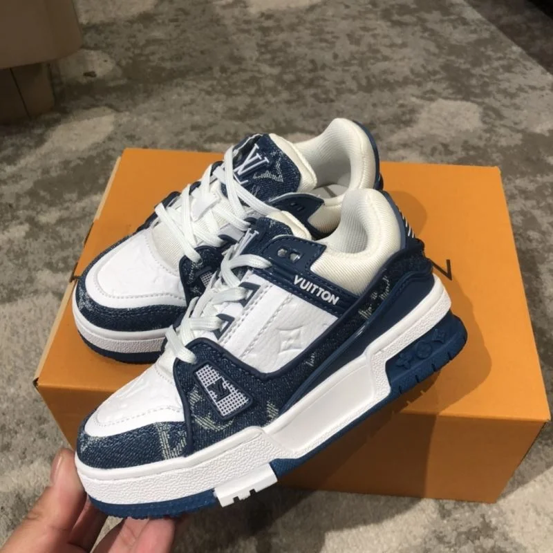 Resilient LOUIS VUITTON SHOES 30159