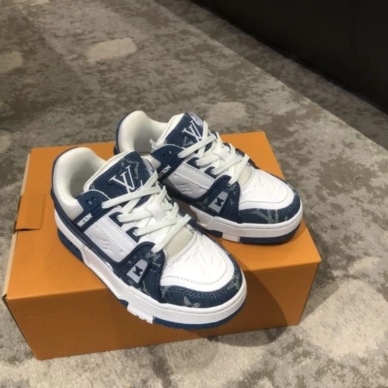 Resilient LOUIS VUITTON SHOES 30159