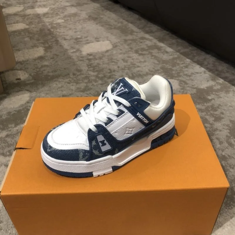 Resilient LOUIS VUITTON SHOES 30159