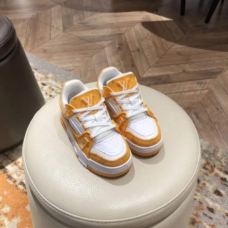 LOUIS VUITTON SHOES UrbanChic 30148
