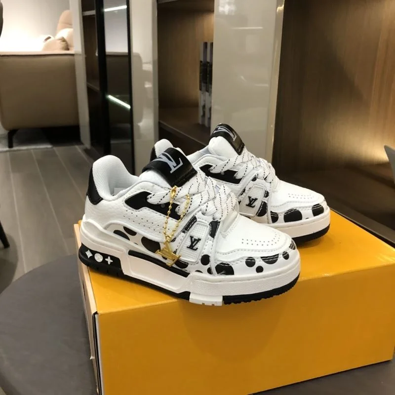 Effortless LOUIS VUITTON SHOES 30151