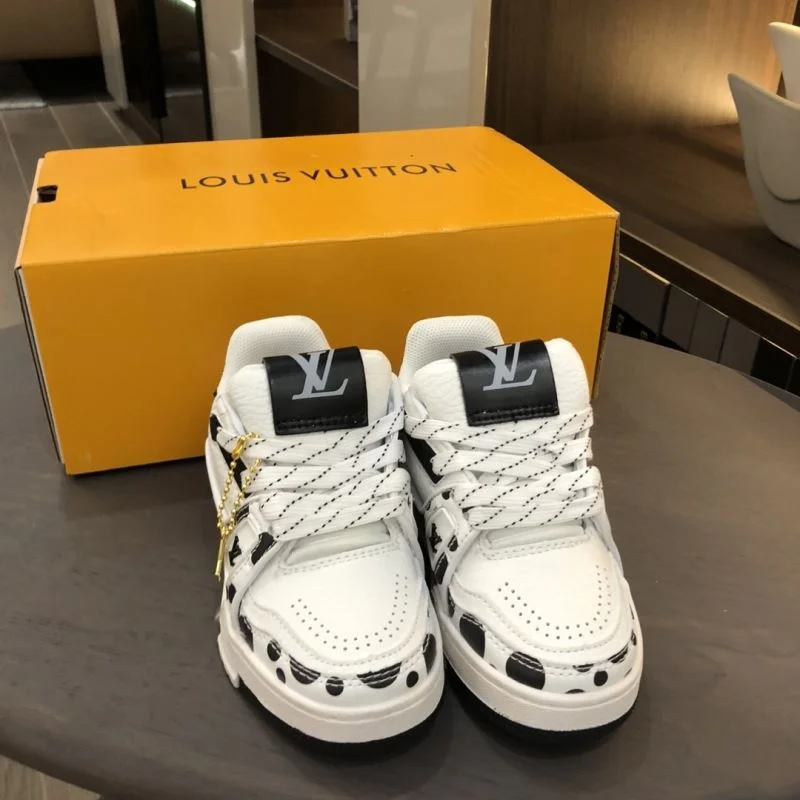 Effortless LOUIS VUITTON SHOES 30151