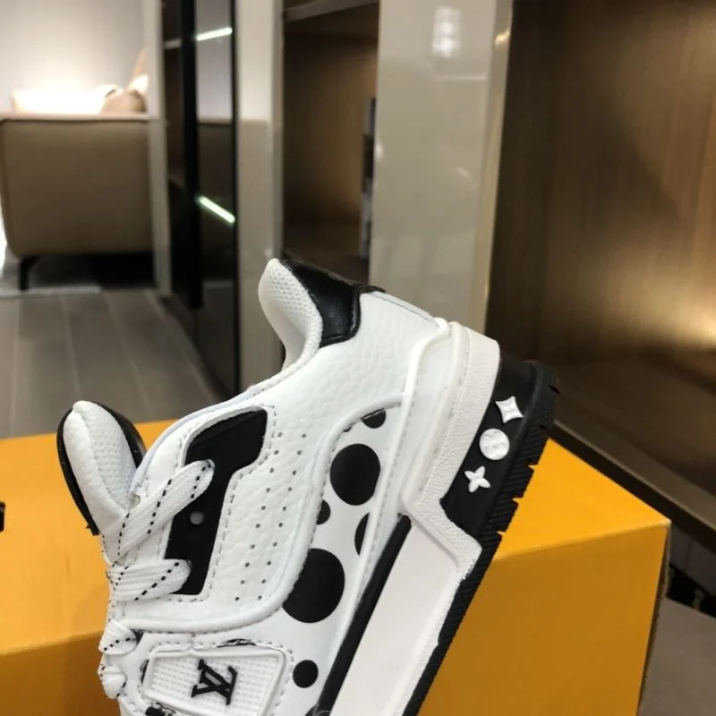 Effortless LOUIS VUITTON SHOES 30151