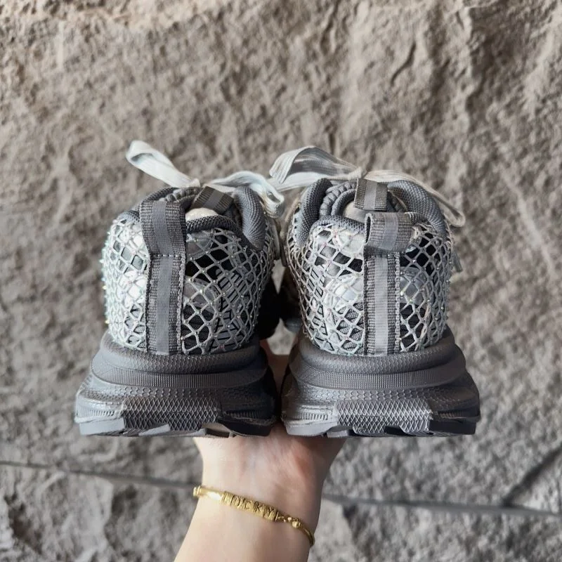 Sleek LOUIS VUITTON SHOES 28807