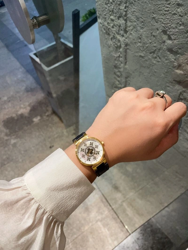 GoAnywhere LOUIS VUITTON Watches 189833