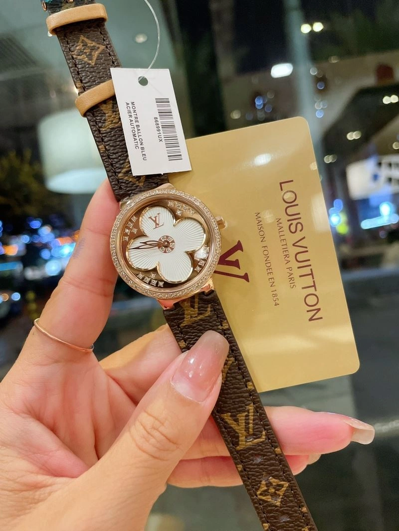 LOUIS VUITTON Watches UrbanStyle 189869