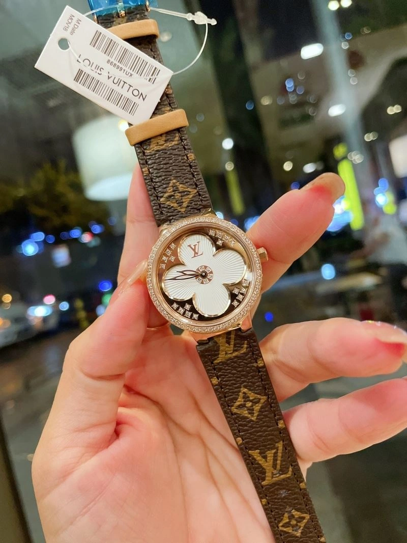 LOUIS VUITTON Watches UrbanStyle 189869
