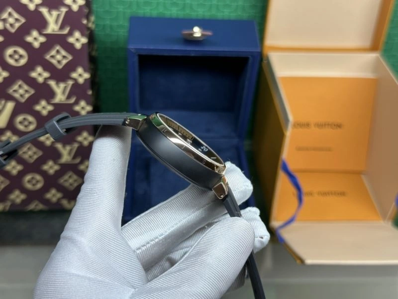 GoAnywhere LOUIS VUITTON Watches 189863