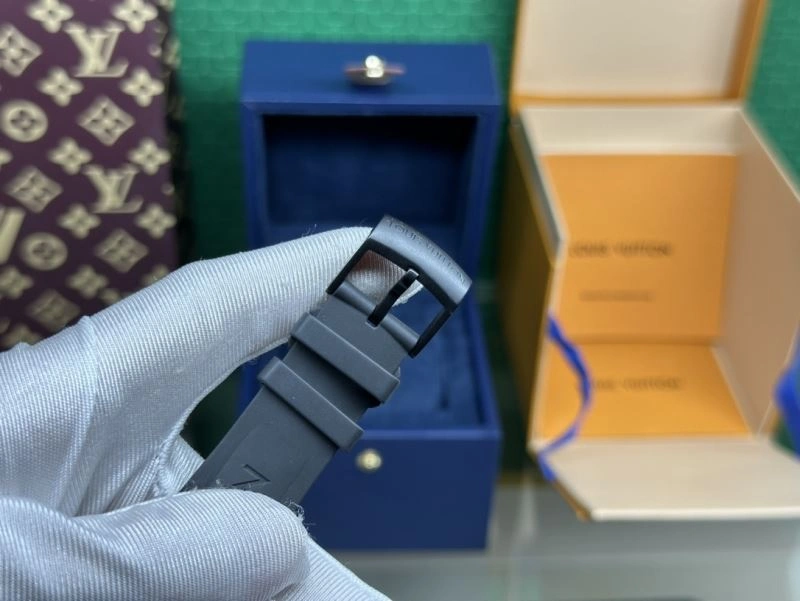 GoAnywhere LOUIS VUITTON Watches 189863