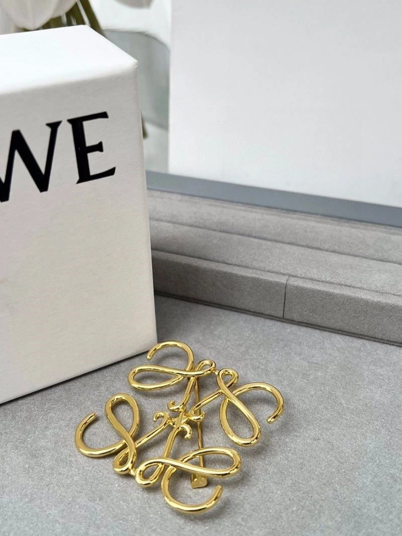 Youthful Loewe Brooches 210615