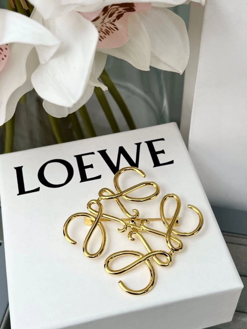 Youthful Loewe Brooches 210615