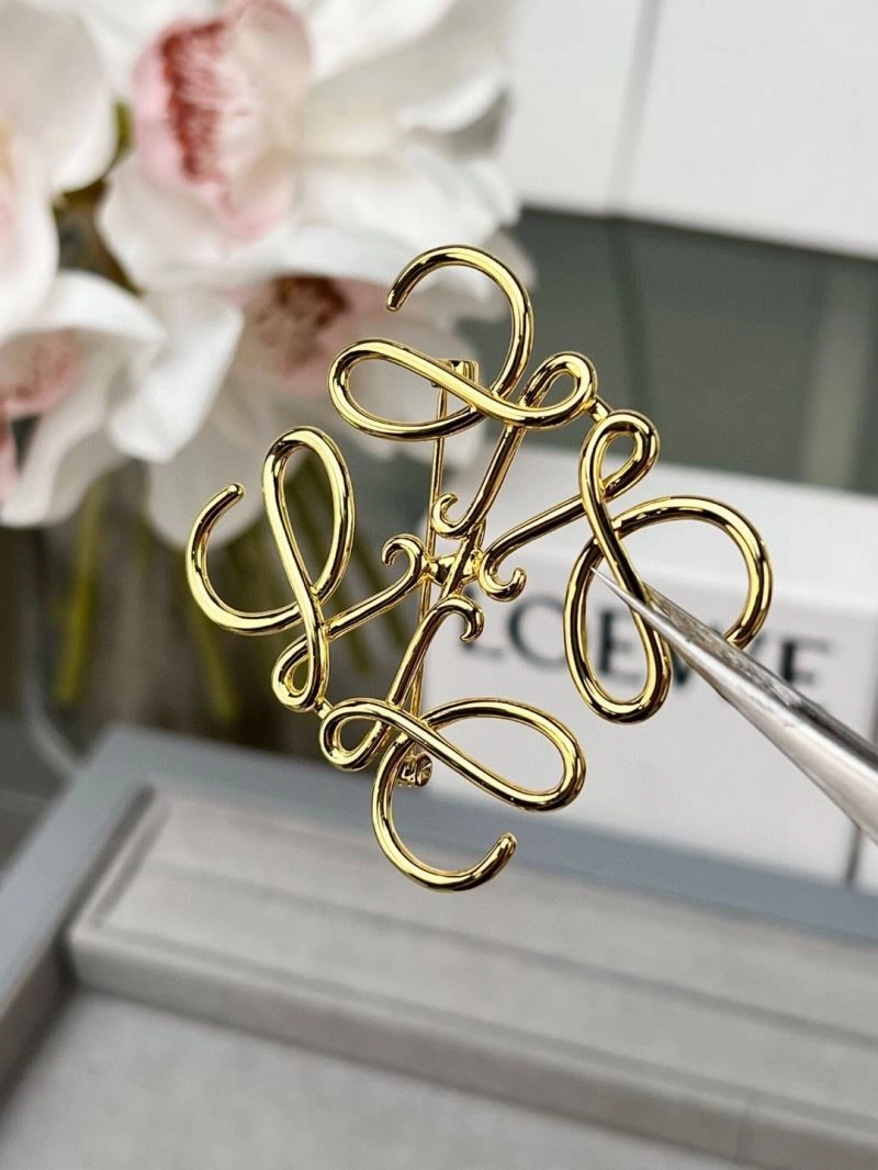 Youthful Loewe Brooches 210615