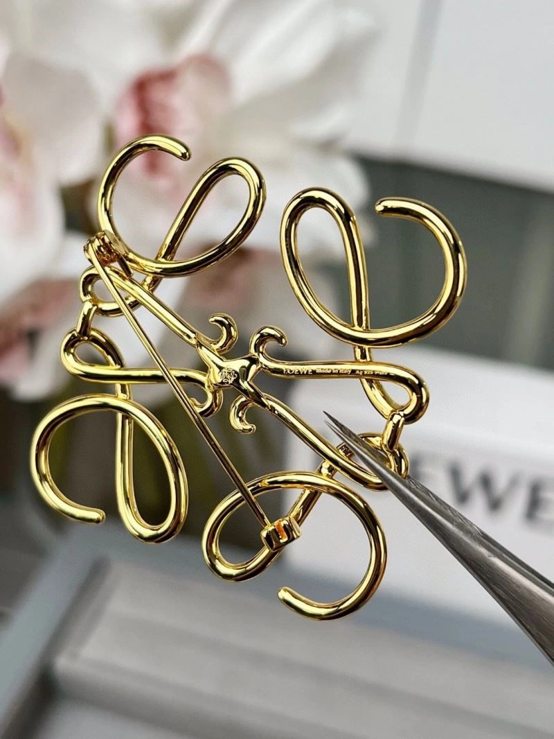 Youthful Loewe Brooches 210615