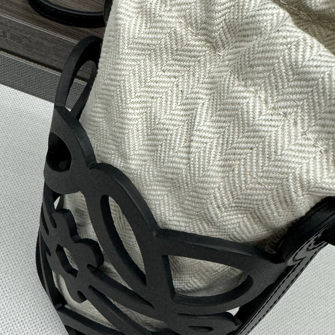 FlexibleFit Loewe Bucket Bags 72195