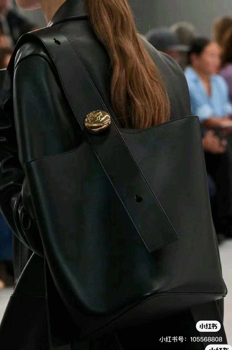 Loewe Bucket Bags Timeless 61696