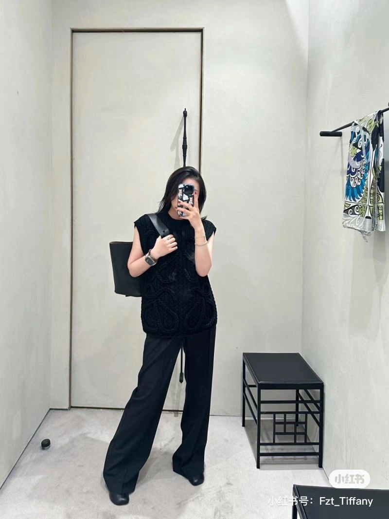 Loewe Bucket Bags Timeless 61696