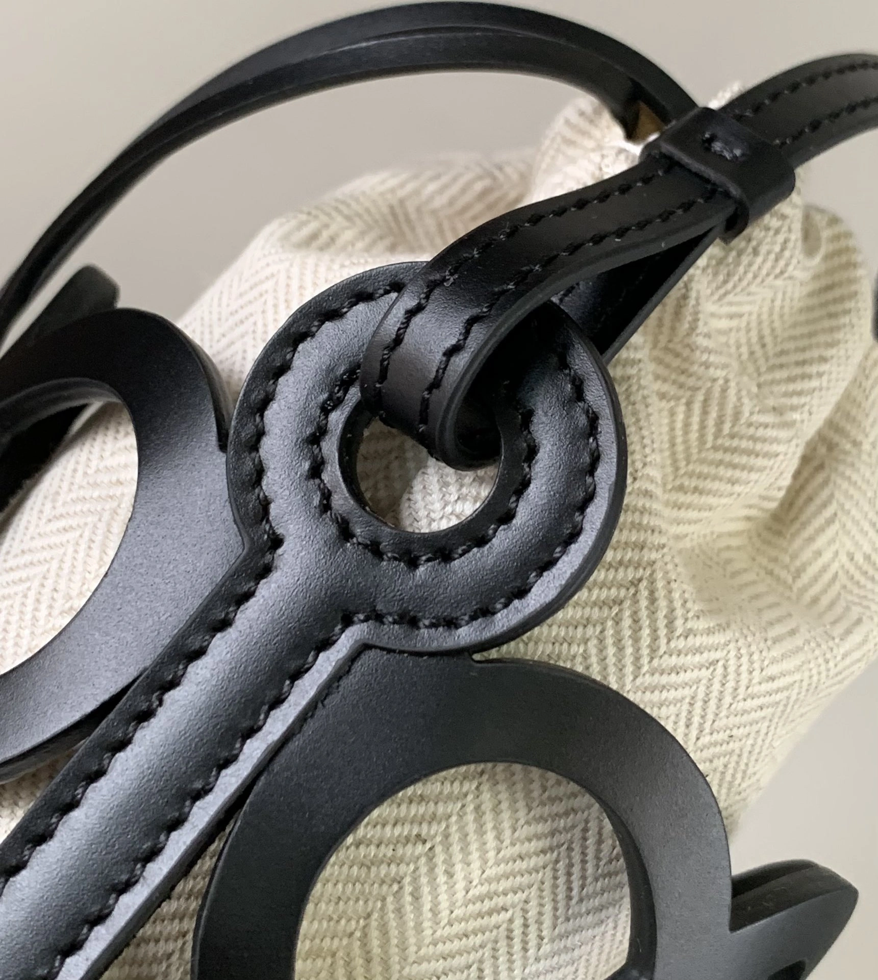 Loewe Bucket Bags Supportive 72003