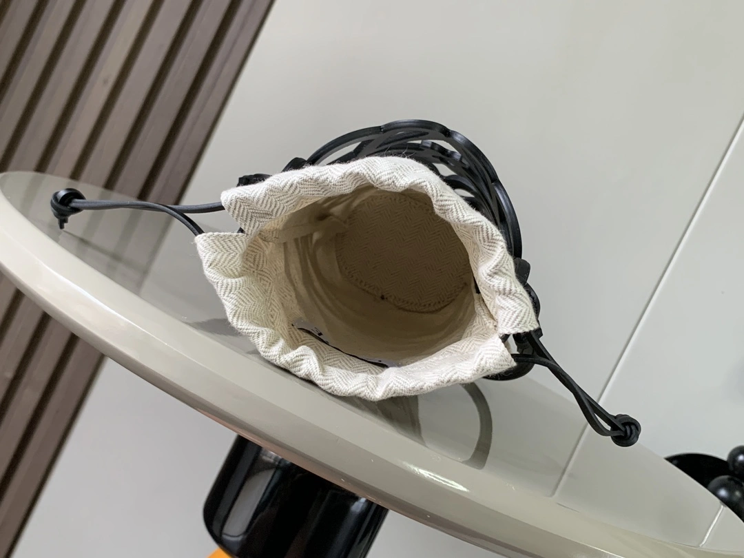 Loewe Bucket Bags Supportive 72003