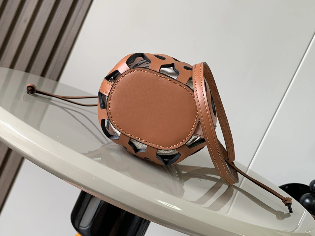Attractive Loewe Bucket Bags 72000