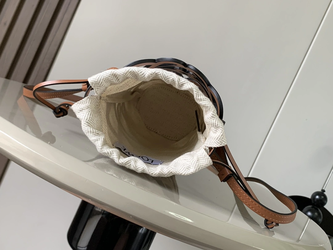 Attractive Loewe Bucket Bags 72000