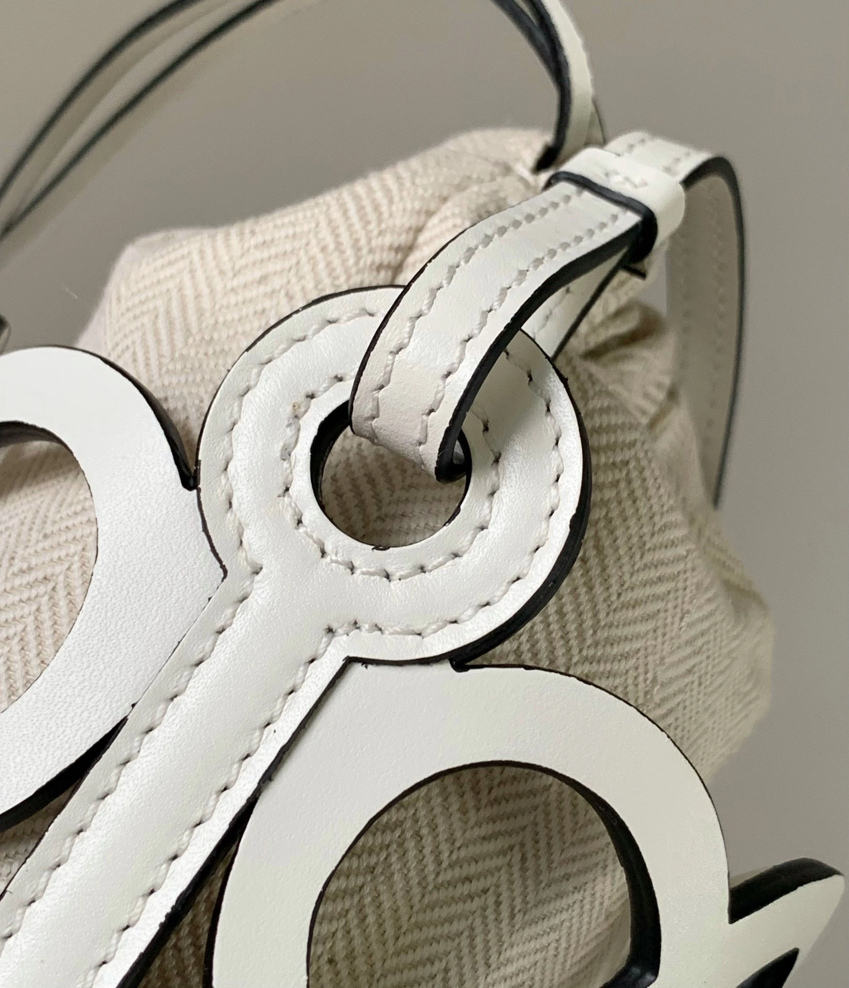 Flexible Loewe Bucket Bags 72001