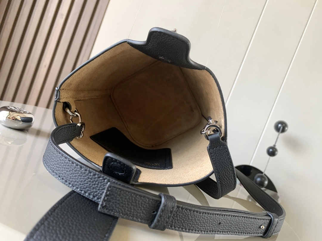 Sporty Loewe Bucket Bags 71993