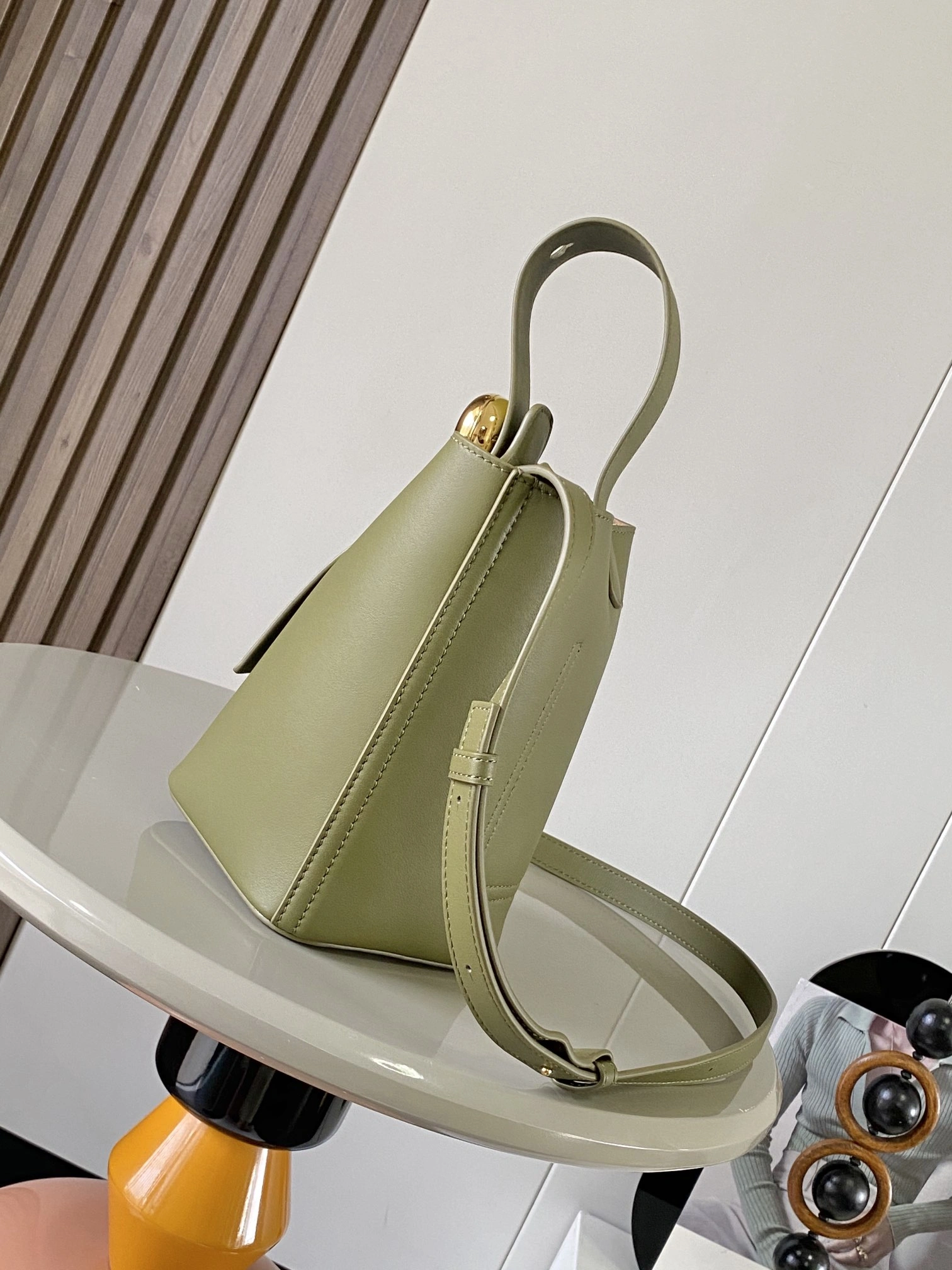 Refined Loewe Bucket Bags 72002