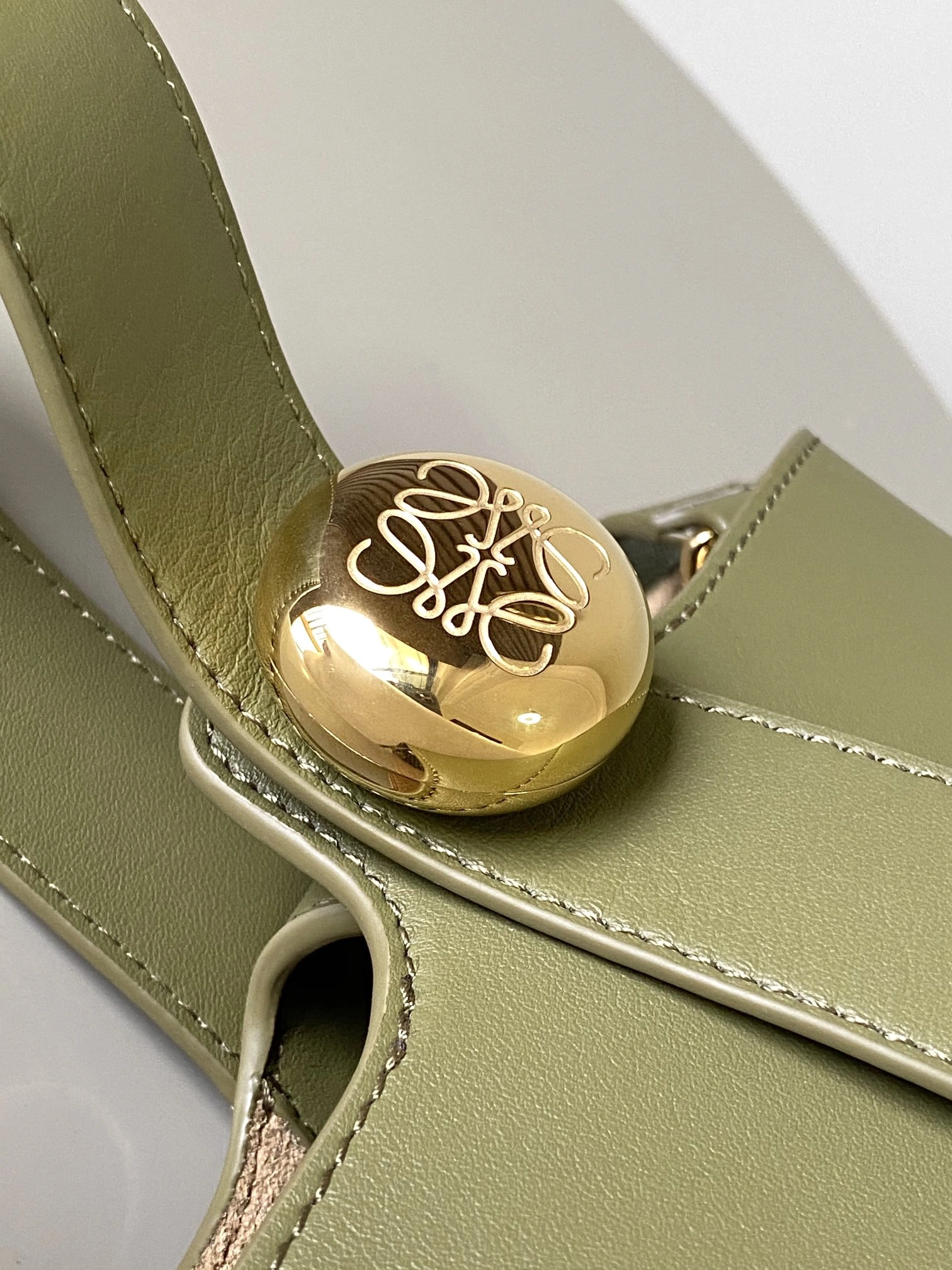 Refined Loewe Bucket Bags 72002