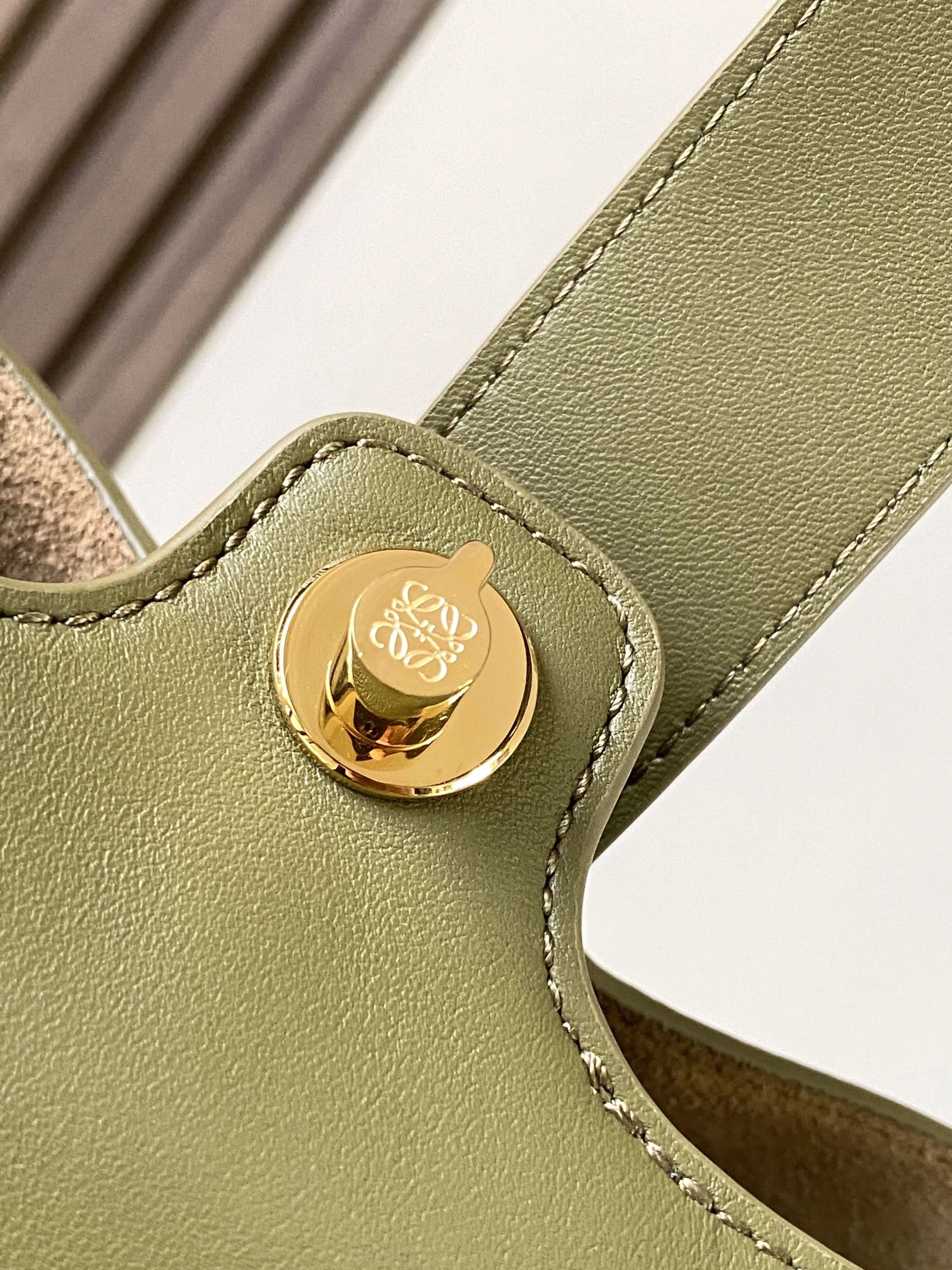 Refined Loewe Bucket Bags 72002