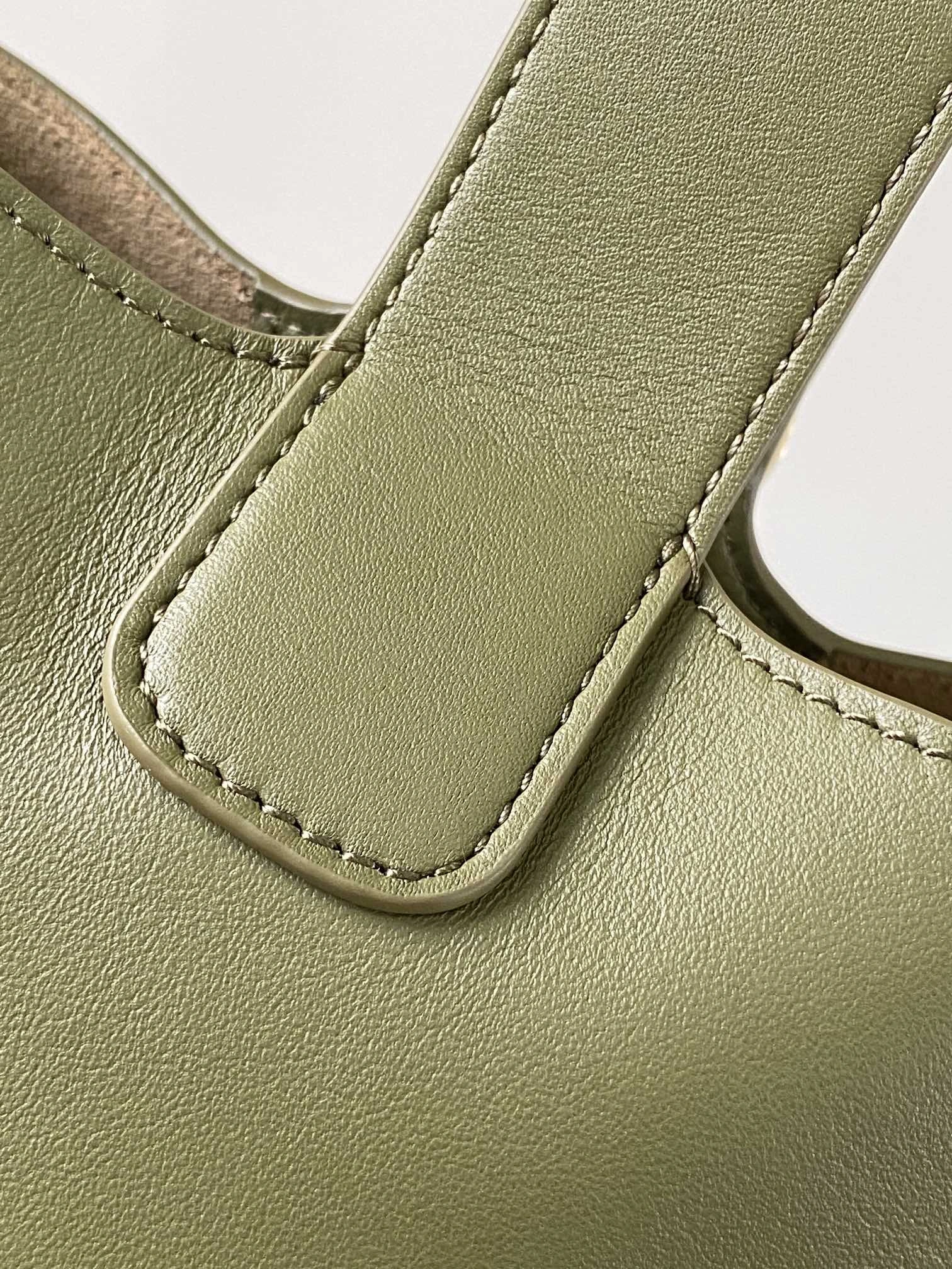 Refined Loewe Bucket Bags 72002