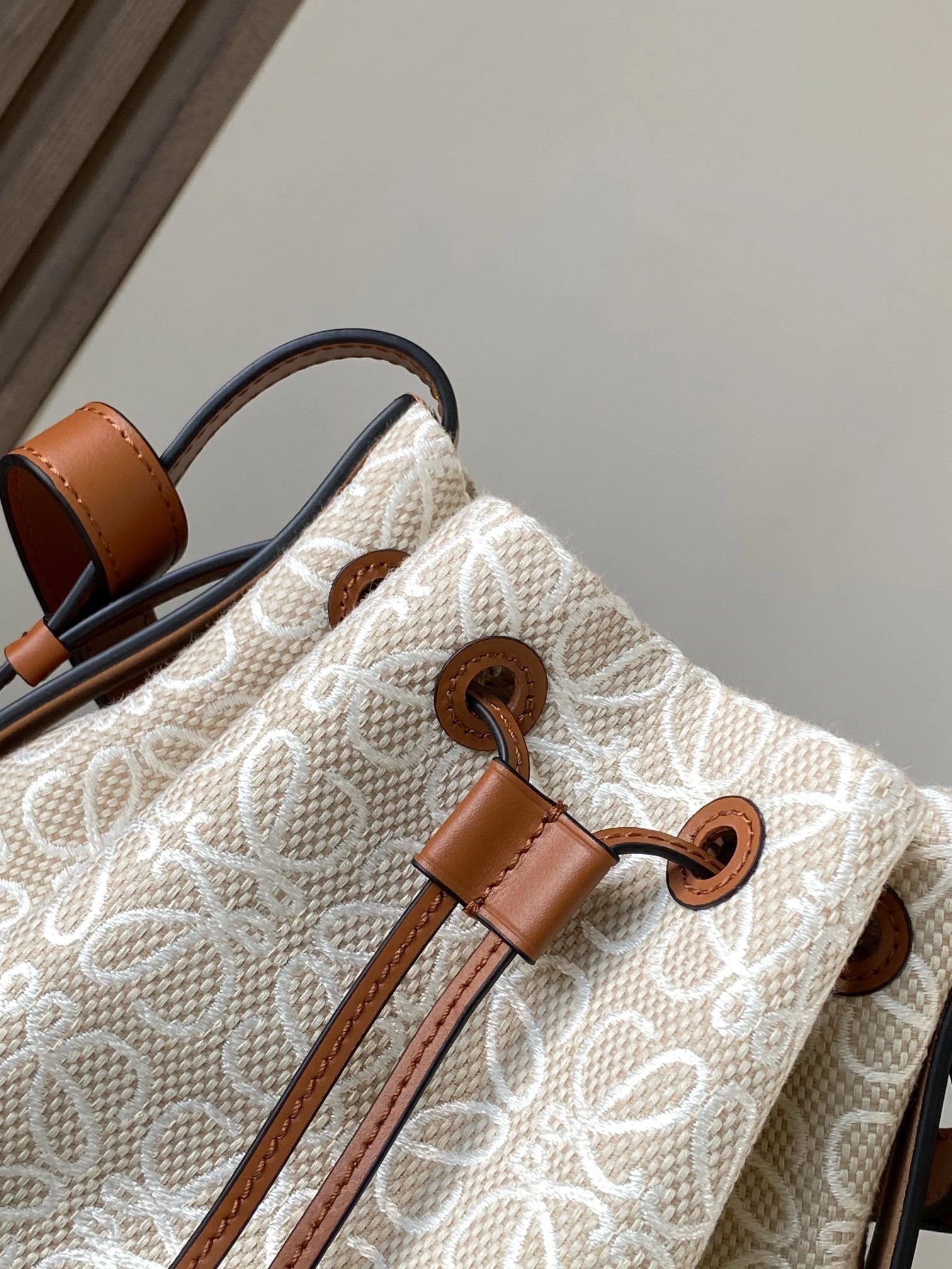 Loewe Bucket Bags Stretchable 71991
