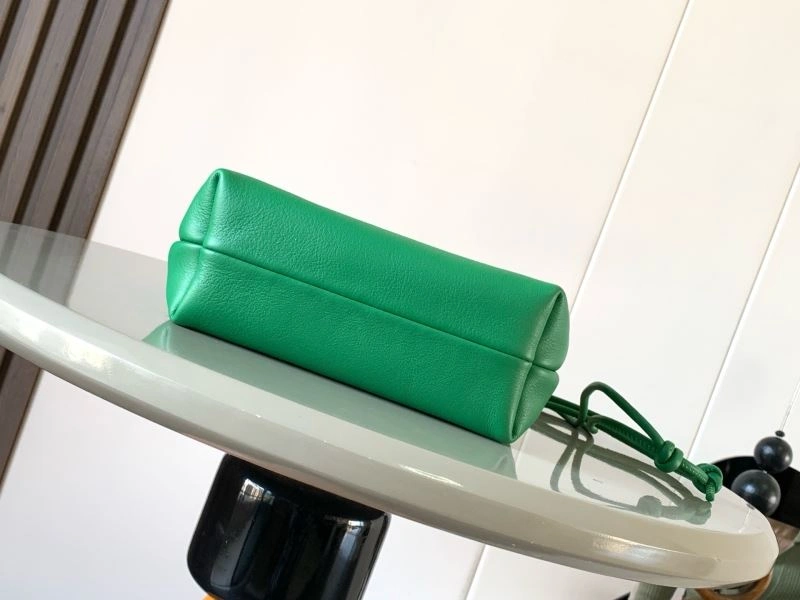 Sleek Loewe Bucket Bags 61318