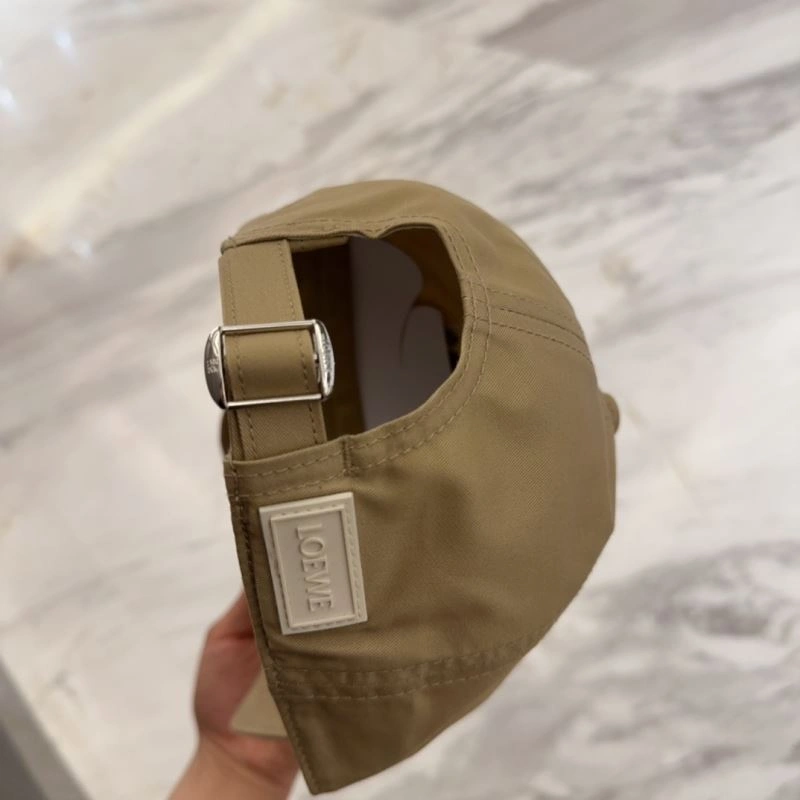 Sophisticated Loewe Caps 258380