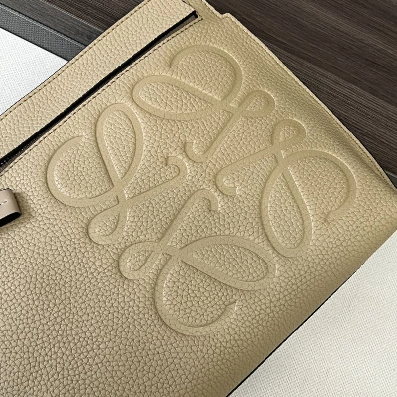 Trendsetting Loewe Clutch Bags 77416