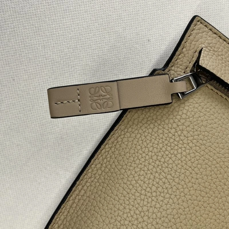 Trendsetting Loewe Clutch Bags 77416