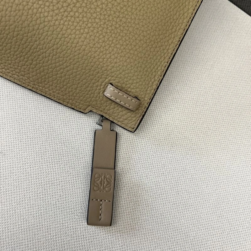 Trendsetting Loewe Clutch Bags 77416