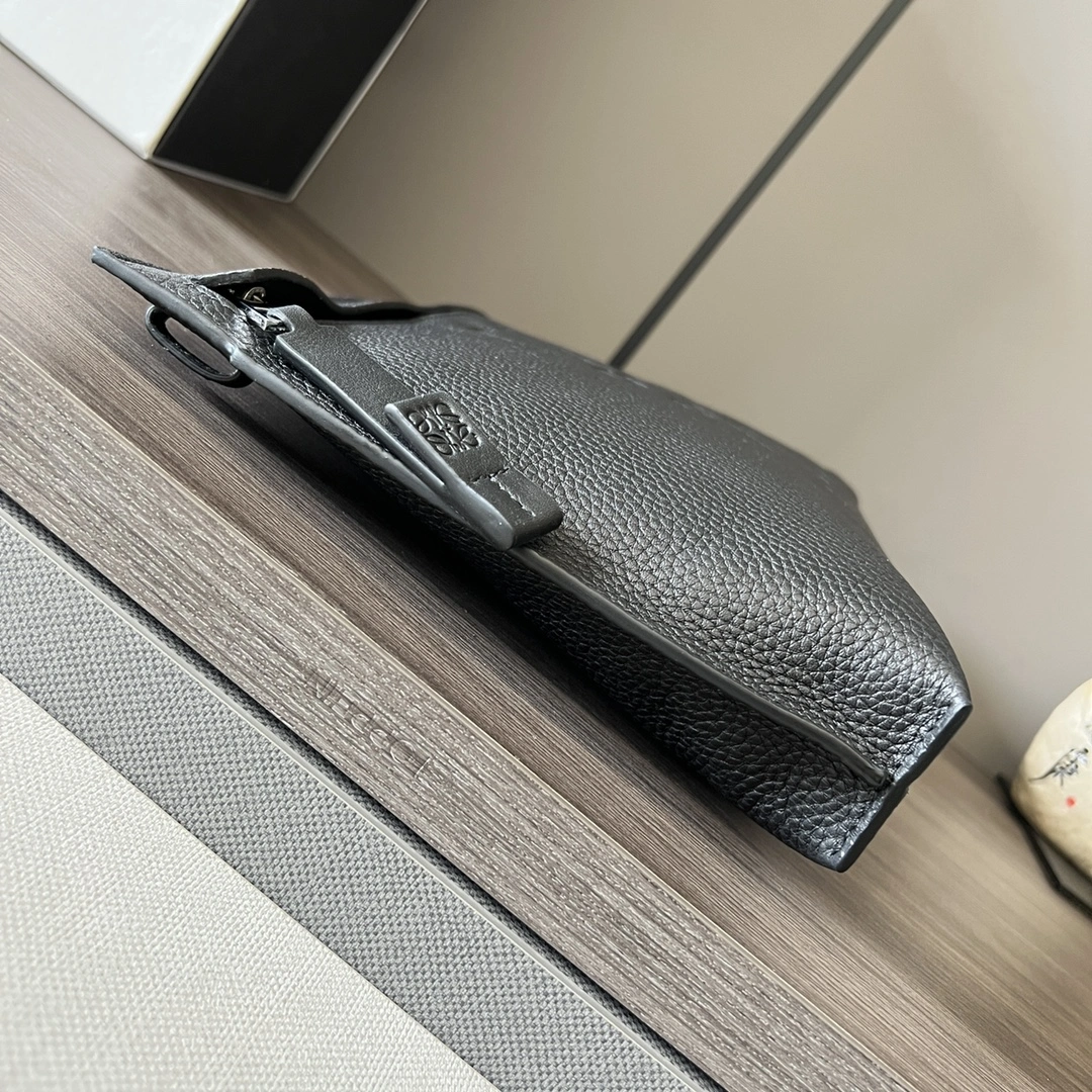 Sleek Loewe Clutch Bags 72188