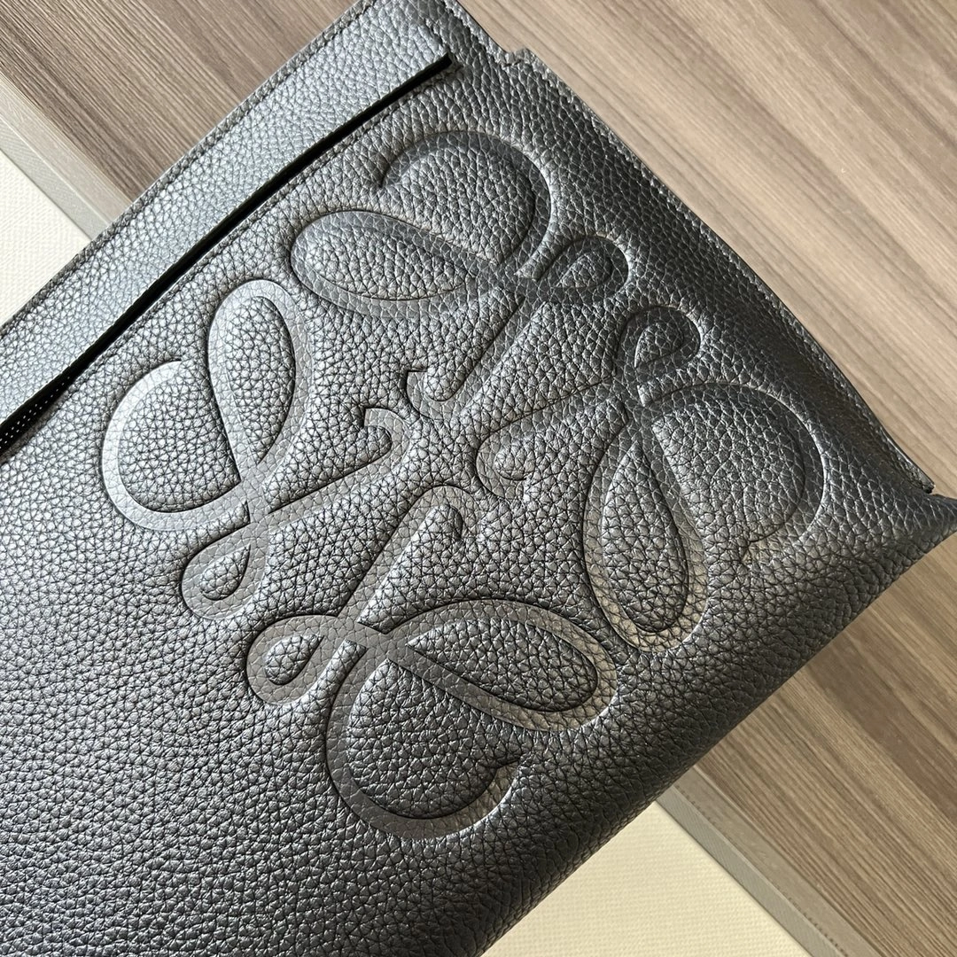Sleek Loewe Clutch Bags 72188