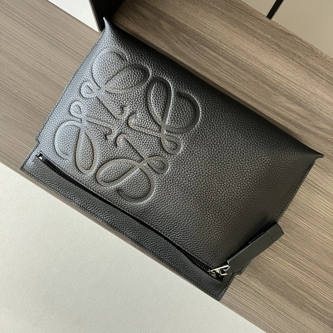 Sleek Loewe Clutch Bags 72188