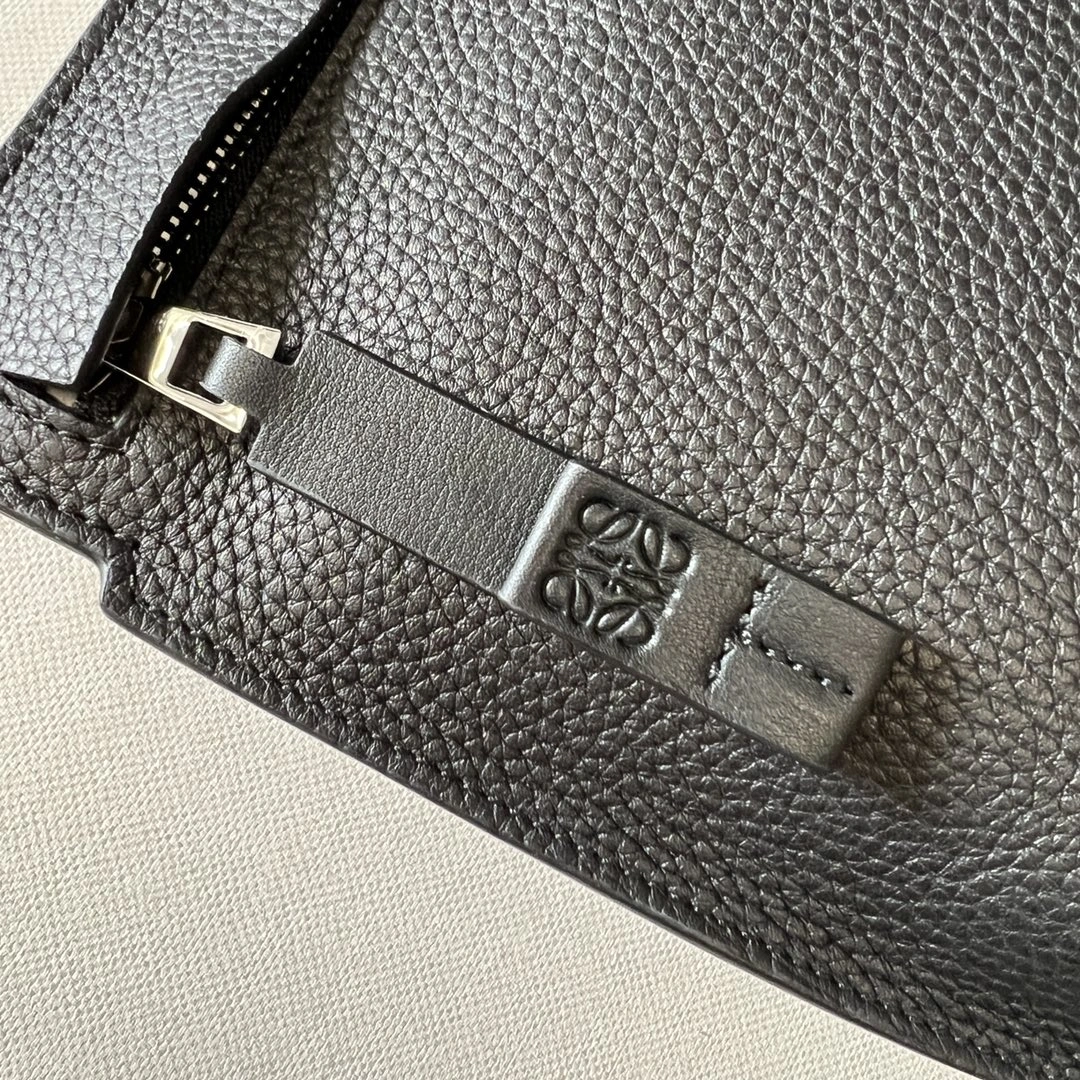 Sleek Loewe Clutch Bags 72188