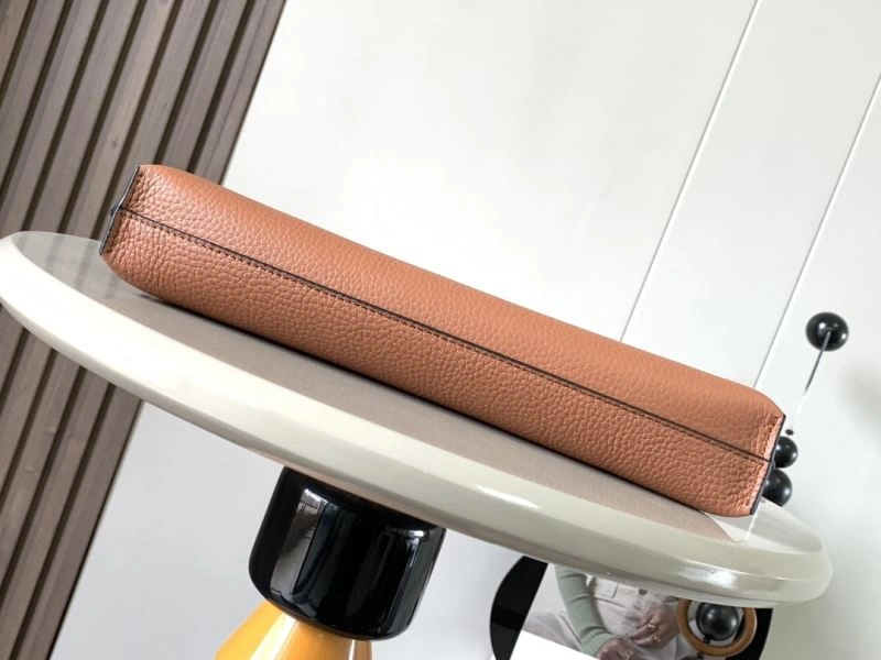 Loewe Clutch Bags ComfortFit 77539
