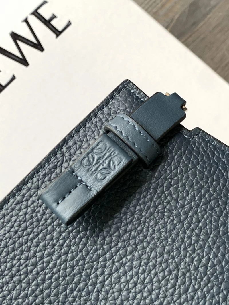 Versatile Loewe Clutch Bags 77540